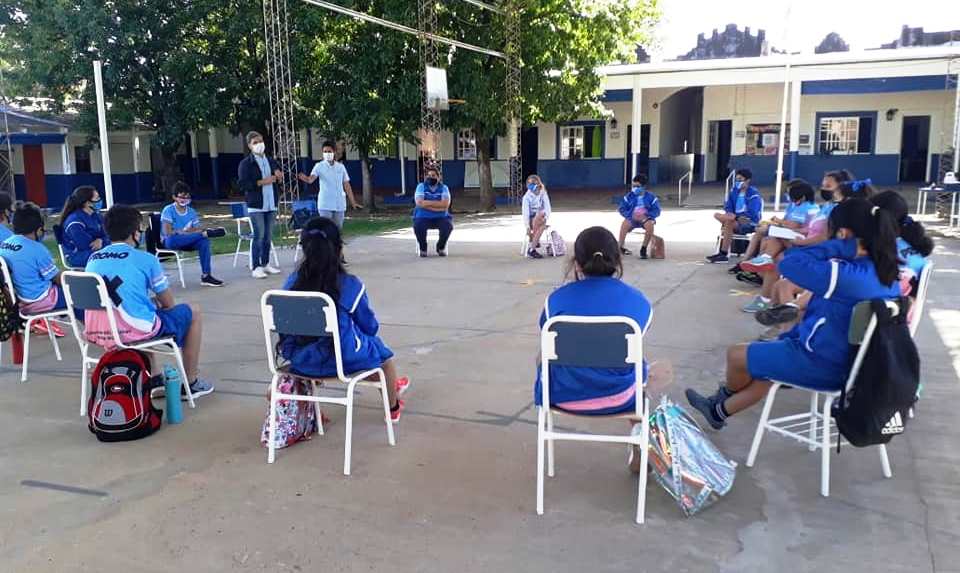 La charla se realizó en el Colegio Manuel Belgrano