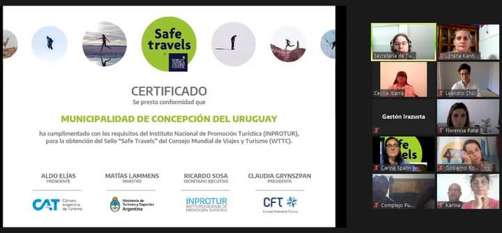 El momento de la entrega del certificado de manera virtual.