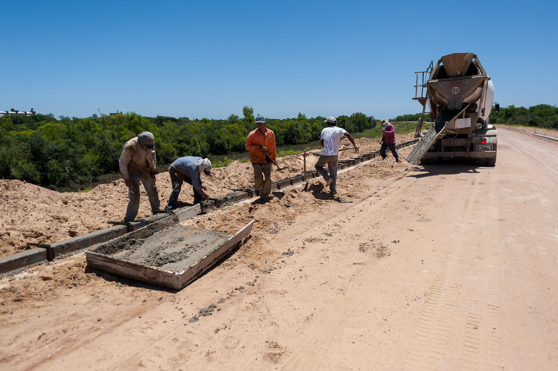 La Municipalidad construirá en esta primera etapa cordones cuneta y badenes en el barrio “Altos del Pinar”.