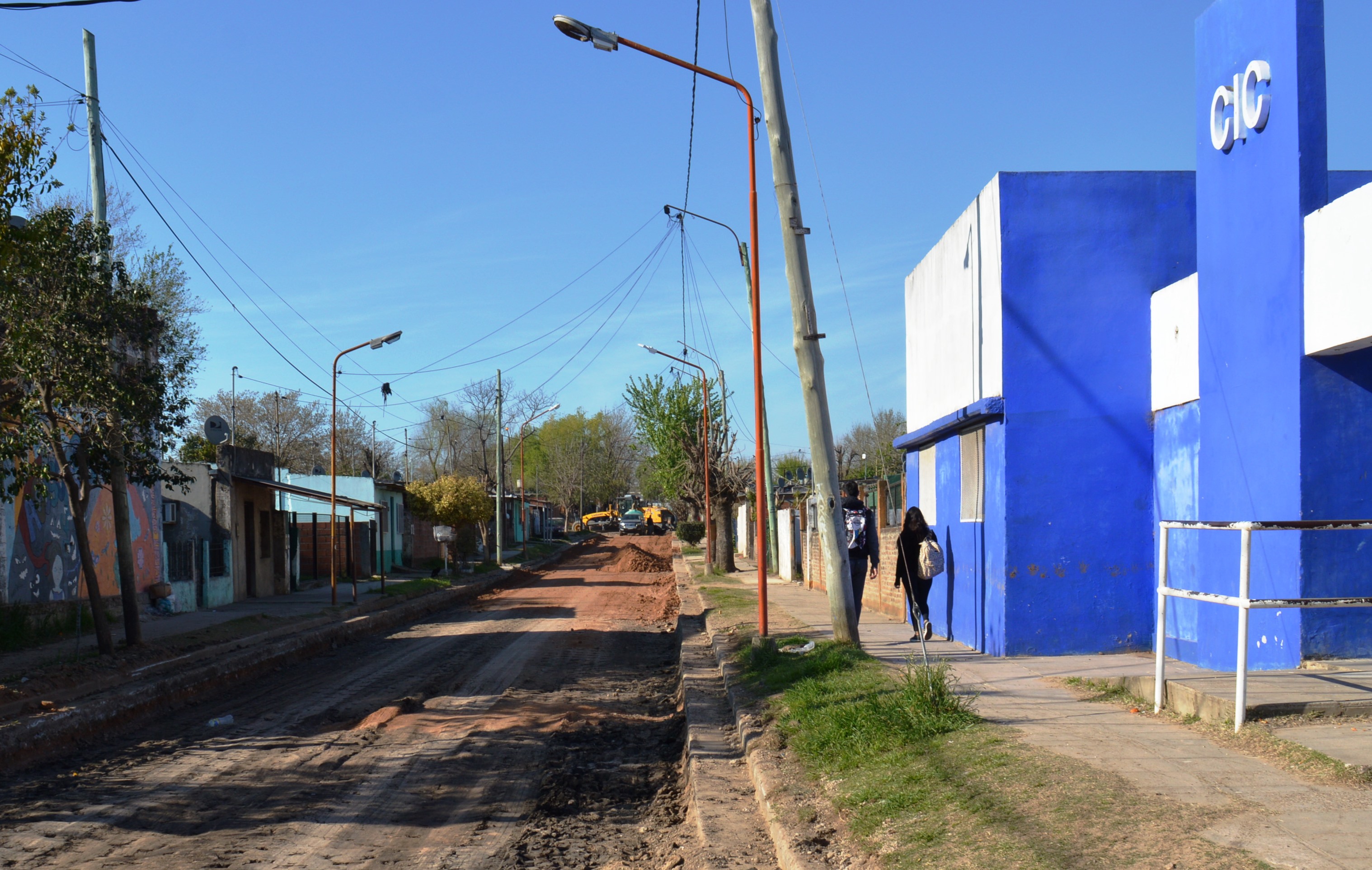 El inicio de la obra de pavimentación en el barrio 30 de Octubre frente al CIC