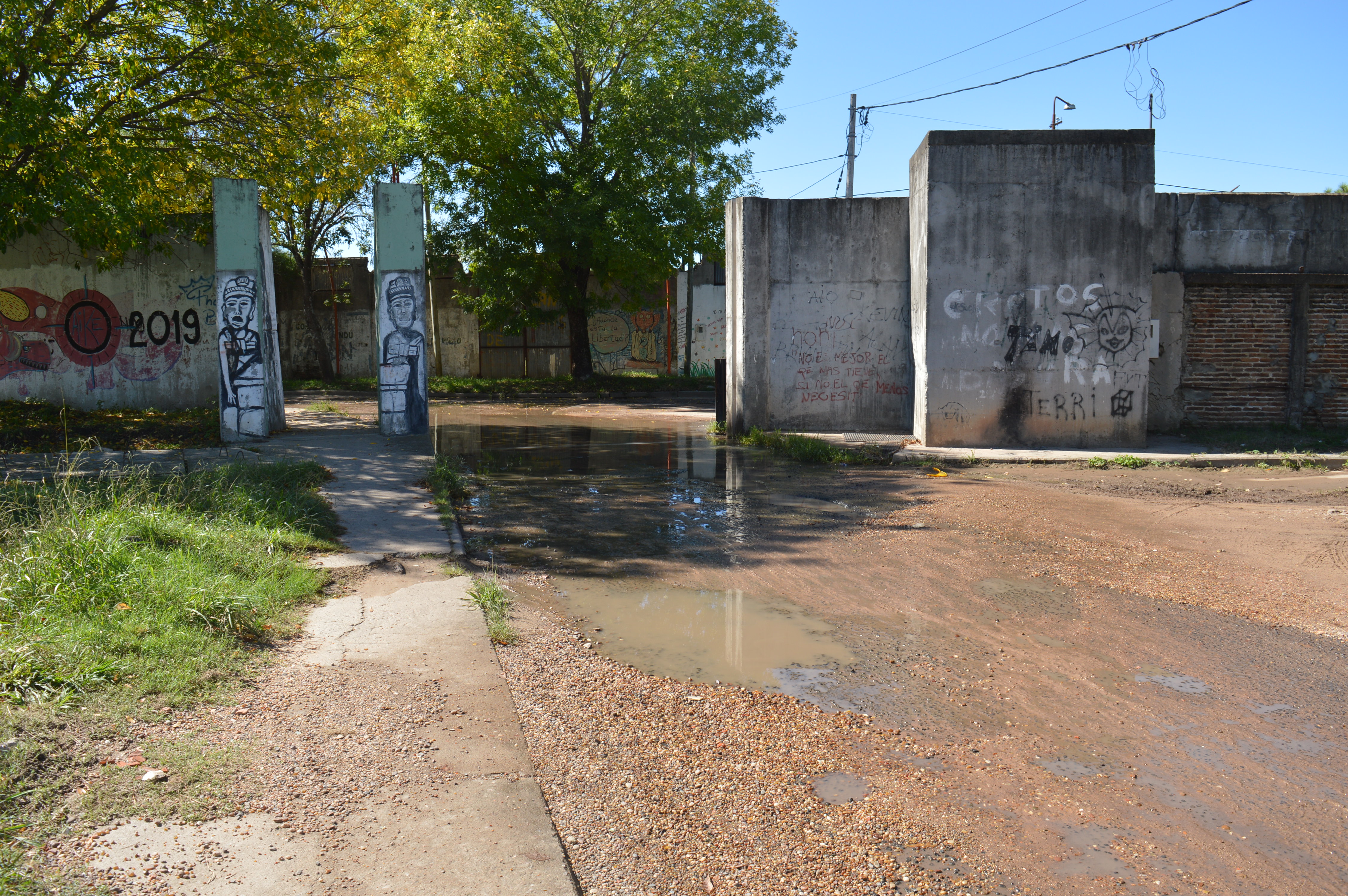 Desde la municipalidad se anunció la ejecución de una serie de trabajos para alcanzar una solución a los crónicos problemas de desbordes cloacales que se manifiestan en la esquina de la Avda. Paysandú y la calle Víctor Echeverry. 