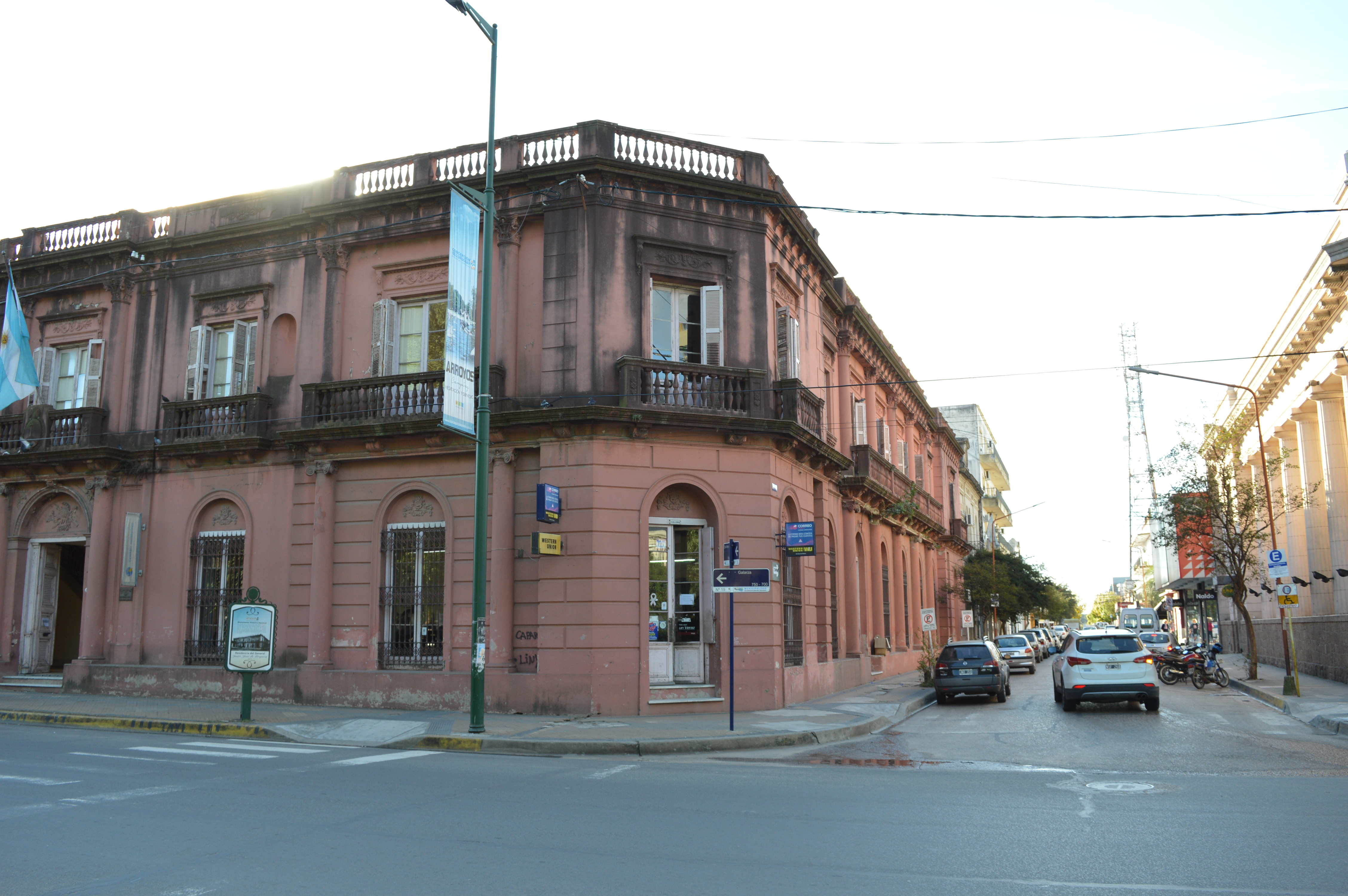 Se trabajará en la limpieza del frente, cambio de cubierta, arreglo de balcones y acondicionamiento de aberturas.