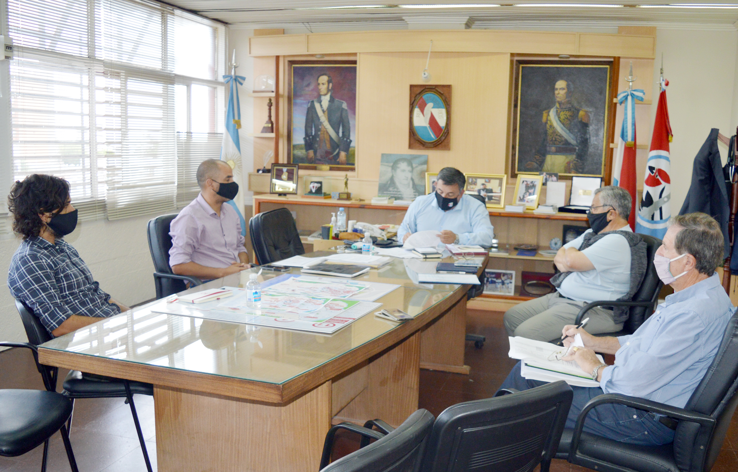 El Presidente Municipal firmó este lunes, los contratos de inicio de obras para la pavimentación de 12 y 14 cuadras en el marco del programa “Argentina Hace II”