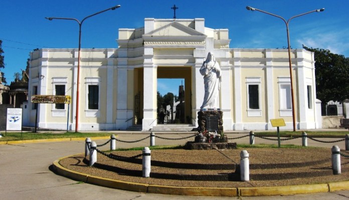 Frente Cementerio