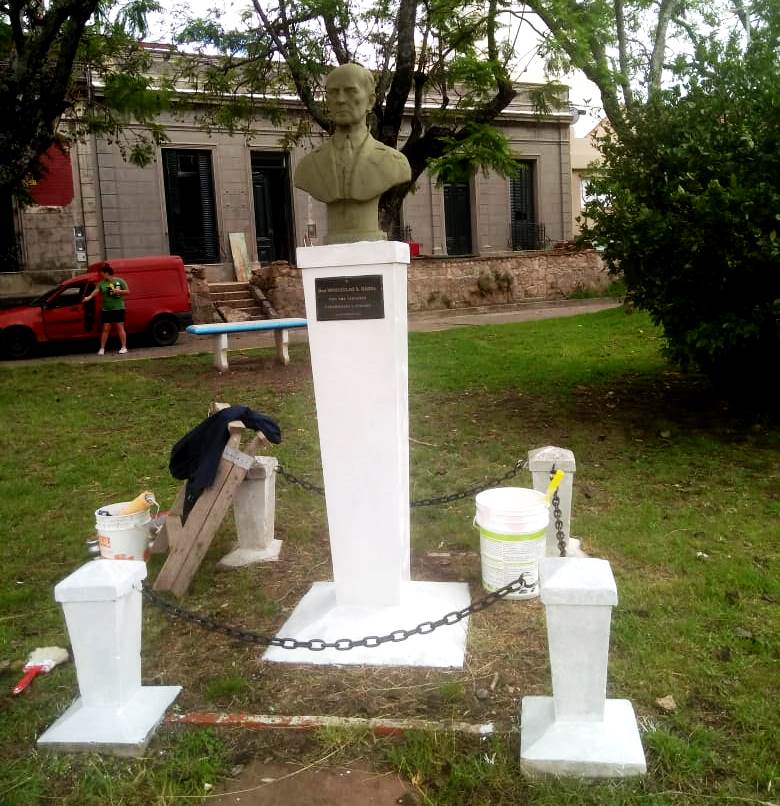 El busto que recuerda a Wenceslao Gadea