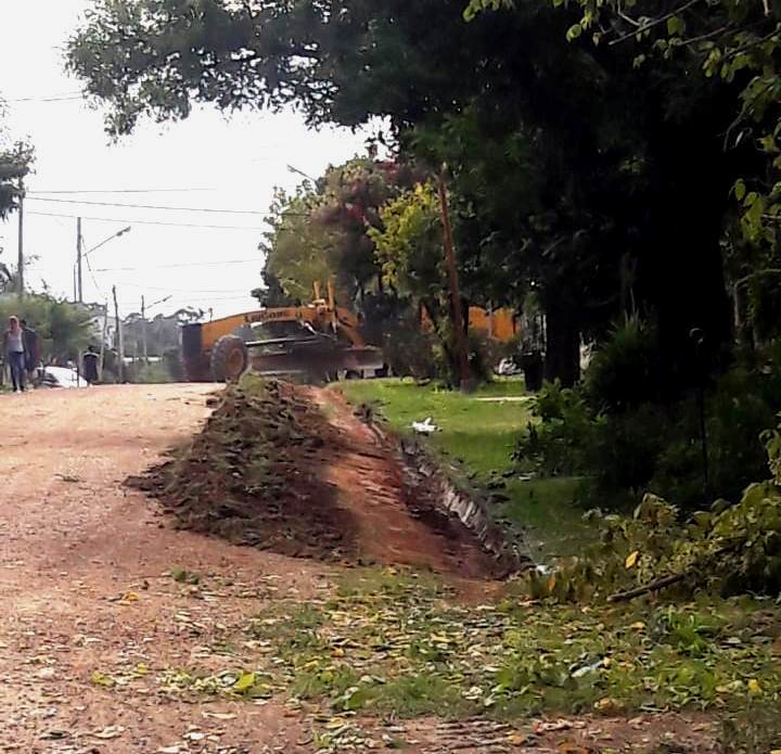 Siguiendo el cronograma permanente de la Coordinación de Infraestructura en toda la ciudad, se trabajó en el reacondicionamiento de la calle Don Bosco.