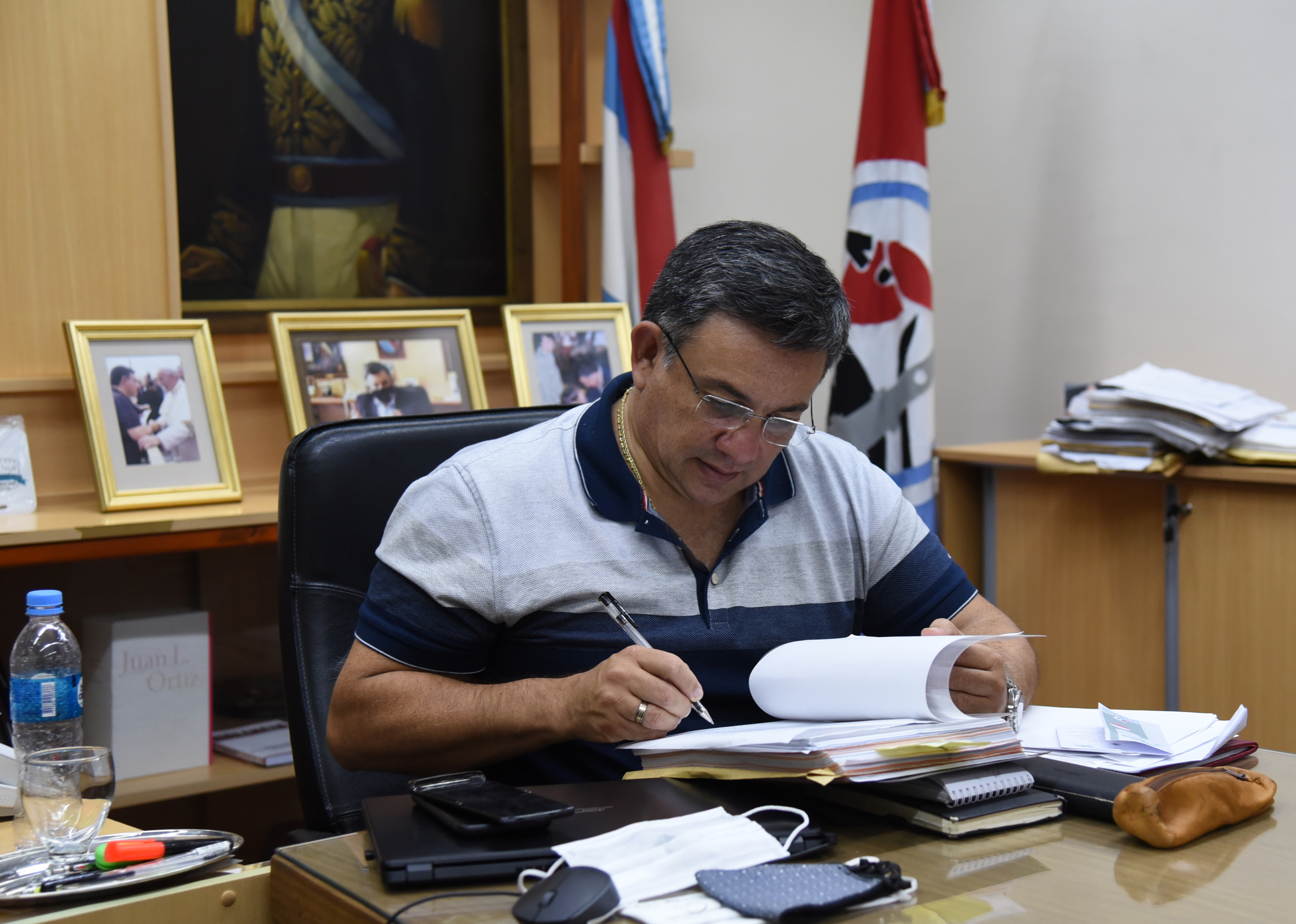 El Intendente firmó esta semana la adjudicación de la obra. En los próximos días se iniciará la primera etapa del recambio de cañerías de agua que poseen casi cien años.