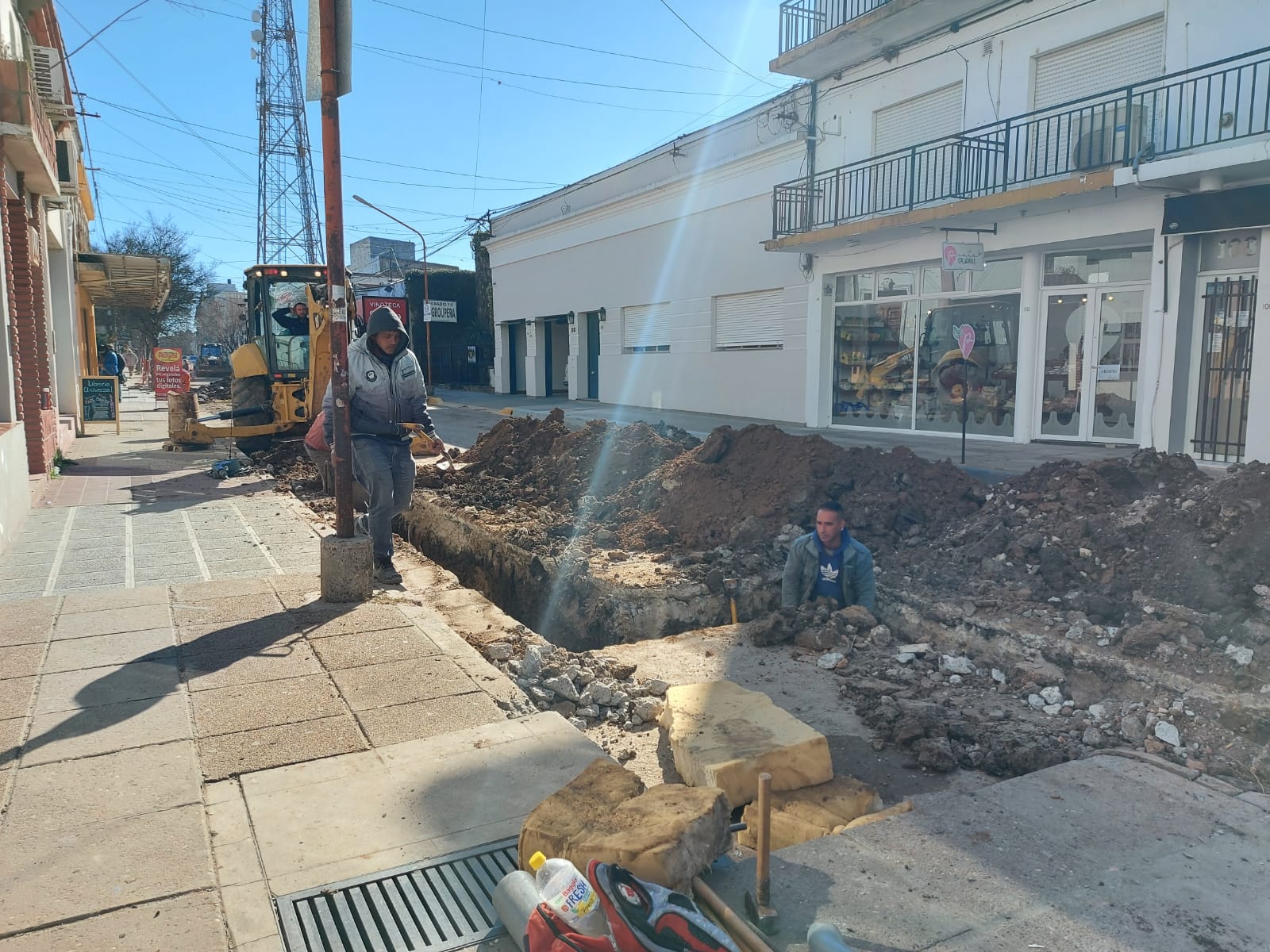  La obra permitirá que existan menos roturas, mejor presión y más cuidado de un vital servicio para la comunidad como lo es, el agua potable.