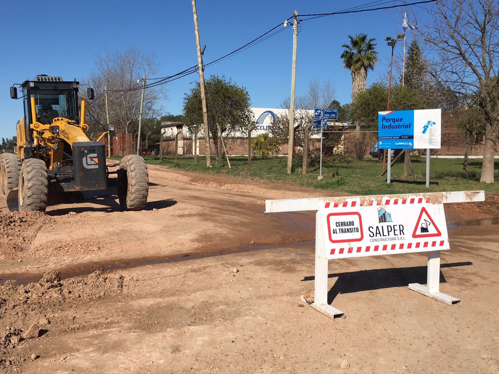 Iniciaron los primeros movimientos de tierra previos a la pavimentación del Parque Industrial