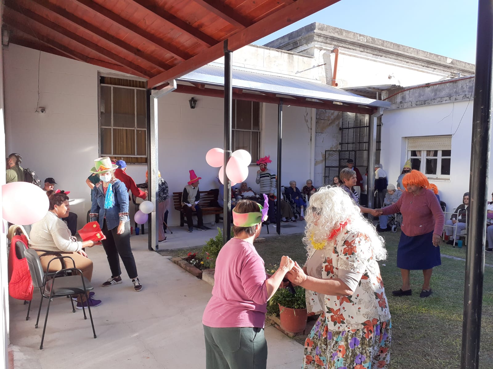 La Residencia de Adultos Mayores se vistió de primavera