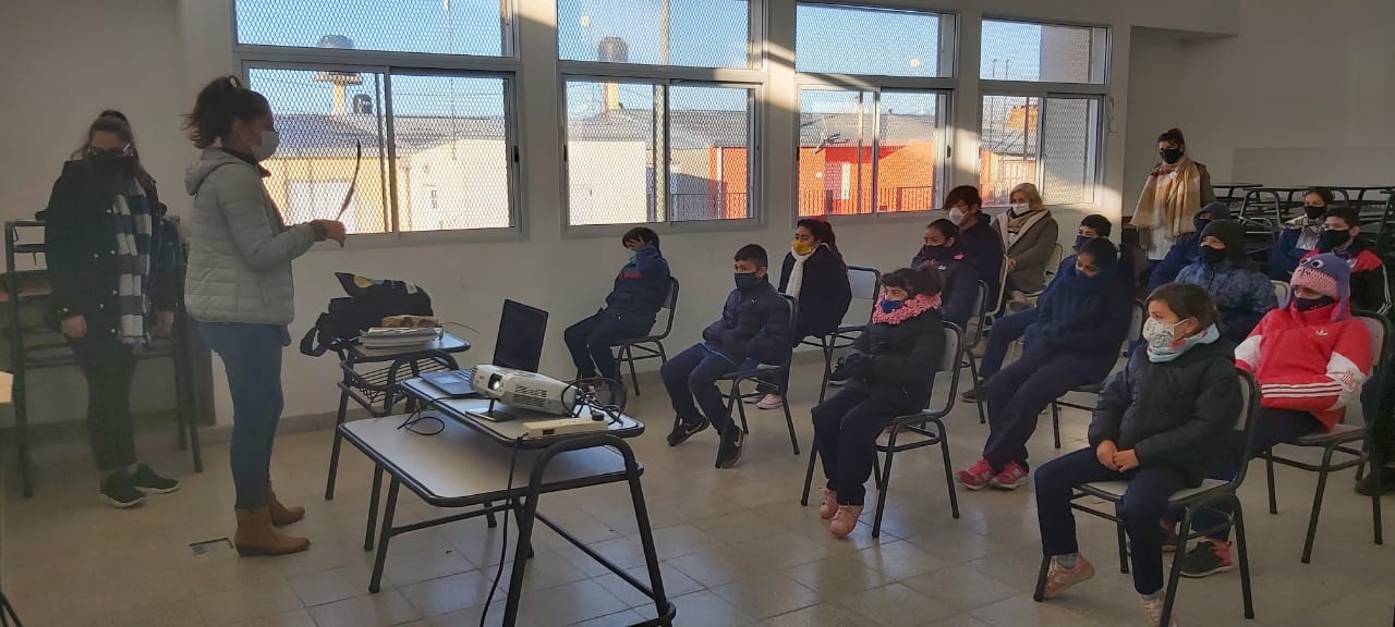 Después de las vacaciones de invierno, las autoridades de Salud Ambiental continuaron con las actividades en las escuelas.