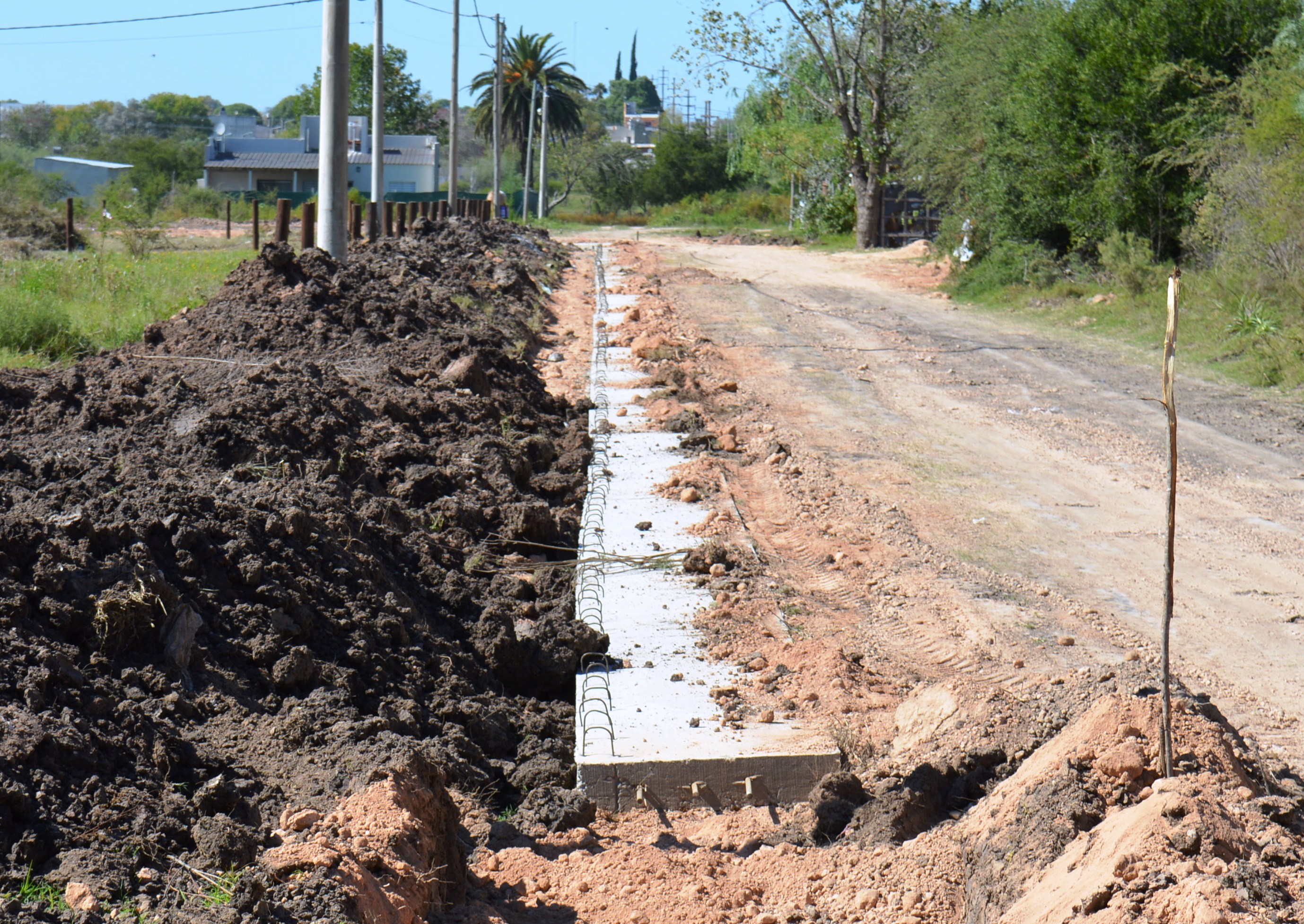 Continúa la provisión de cordones cuneta como infraestructura urbana.