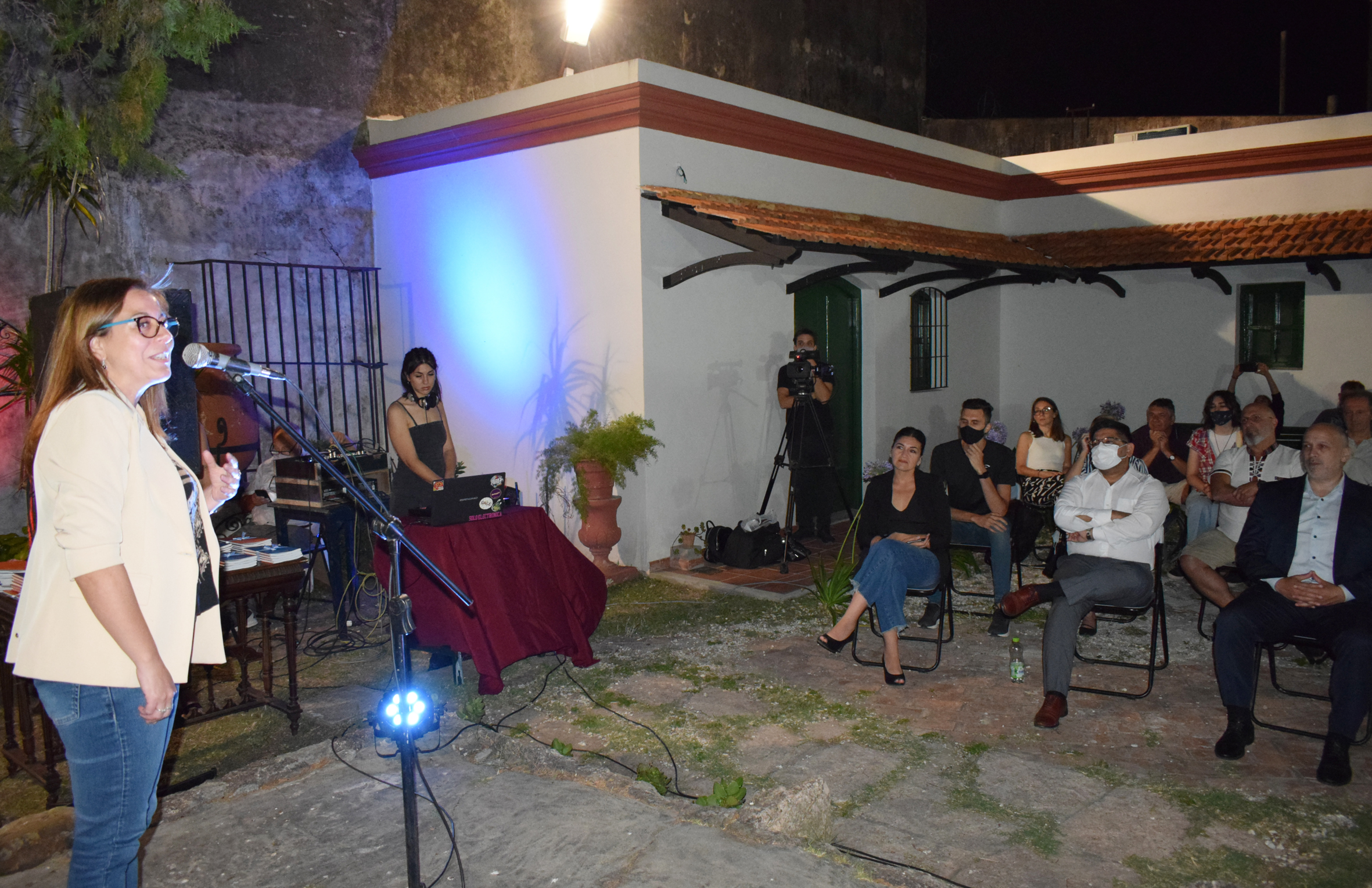 Los ganadores del Certamen Literario “Entre Orillas” recibieron sus premios