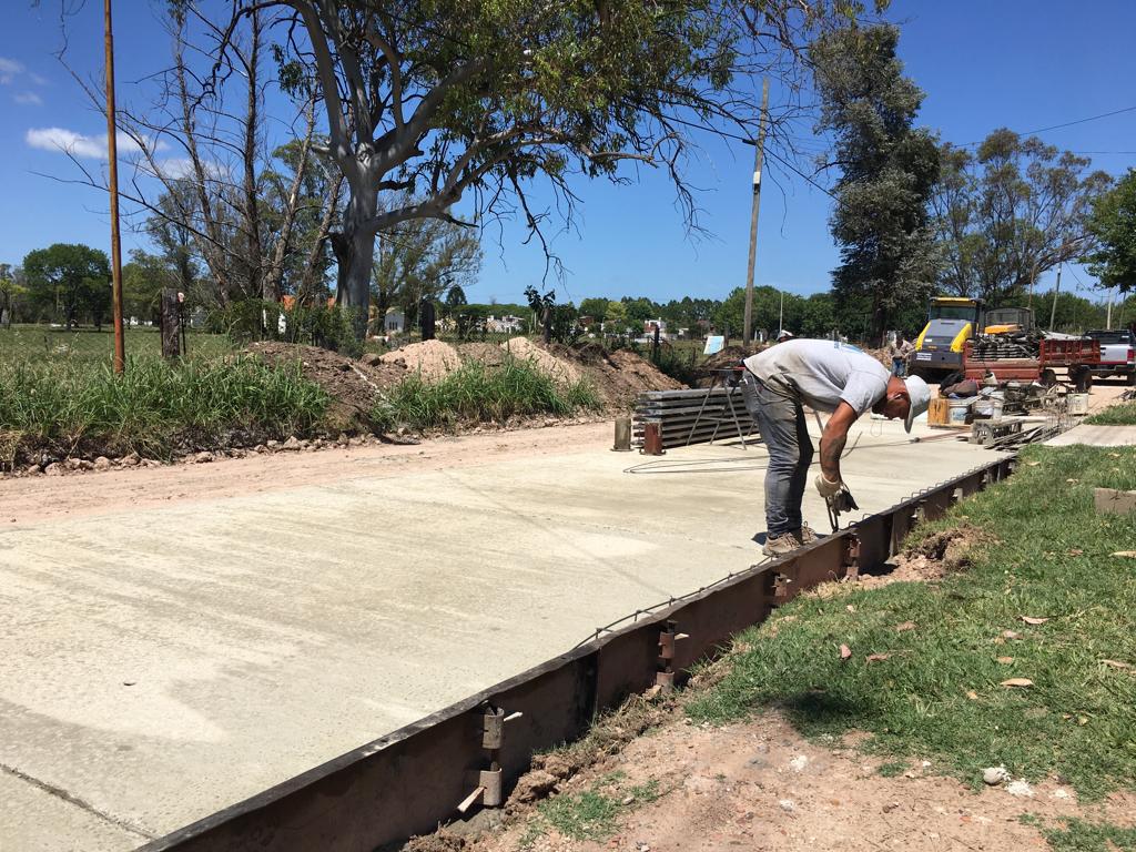 Comenzó la pavimentación en barrio San Felipe