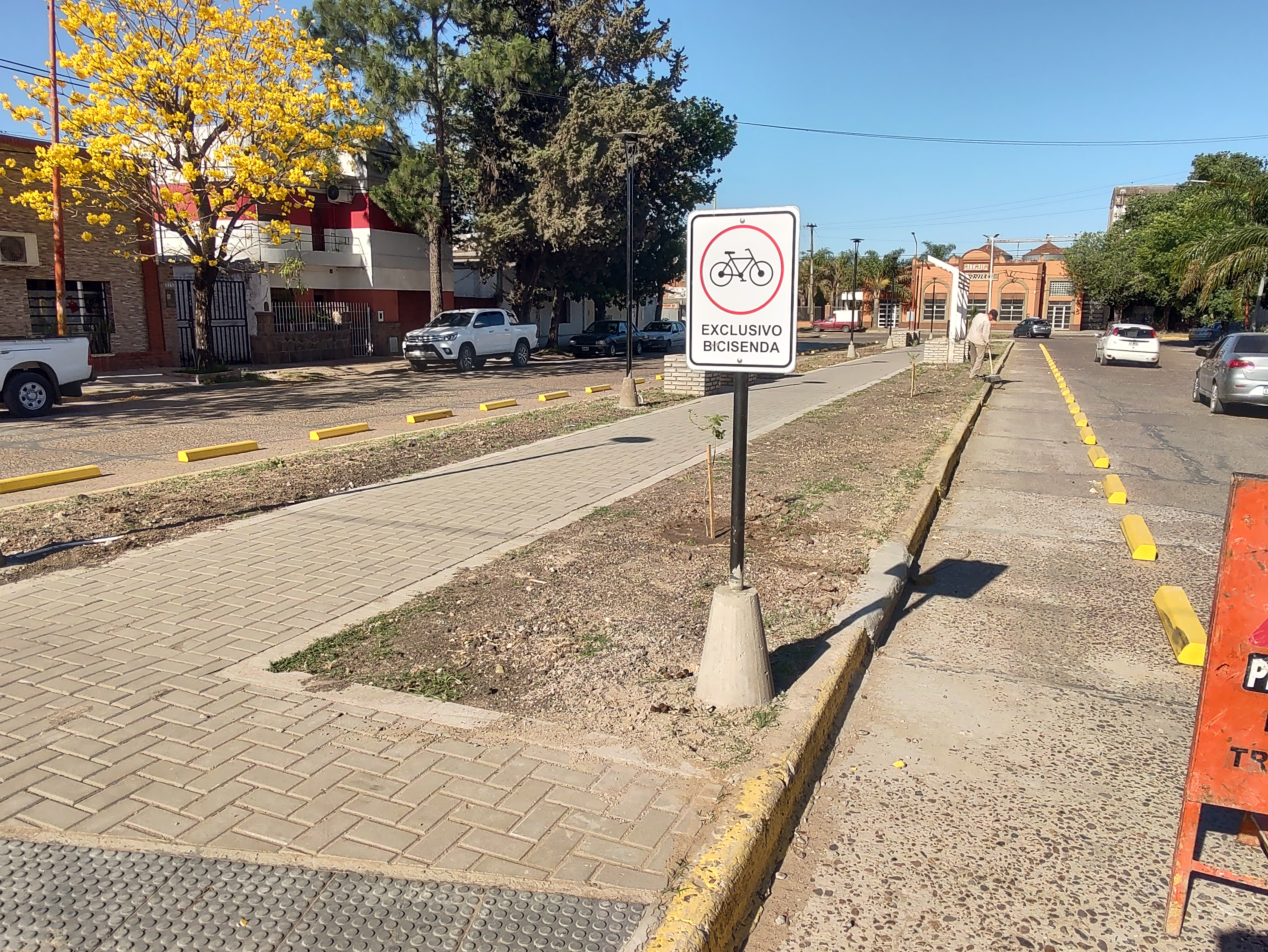 Boulevard Yrigoyen: iniciaron la demarcación de las bicisendas