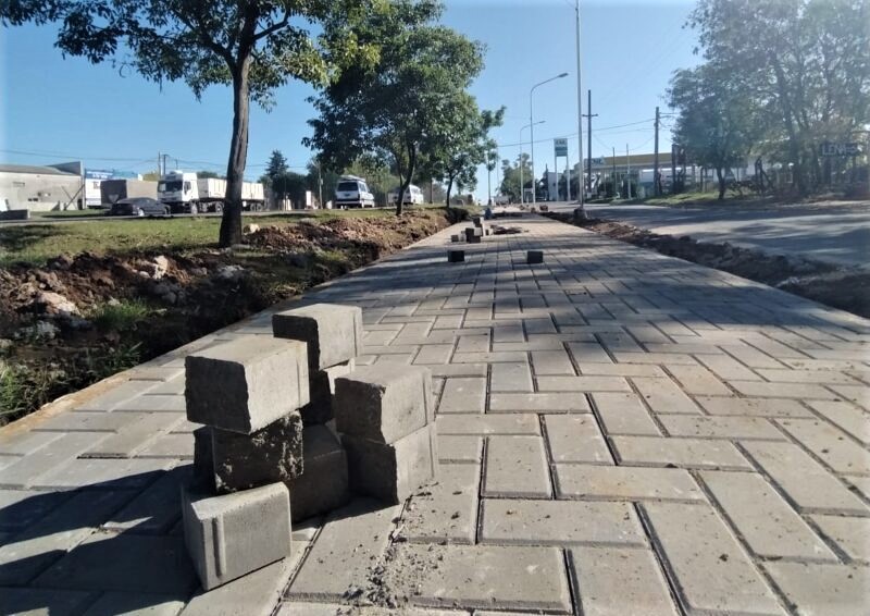 Avanzando en la obra de la bicisenda, se dotará de iluminación al circuito que se extiende en las avenidas Balbín y Lauría.