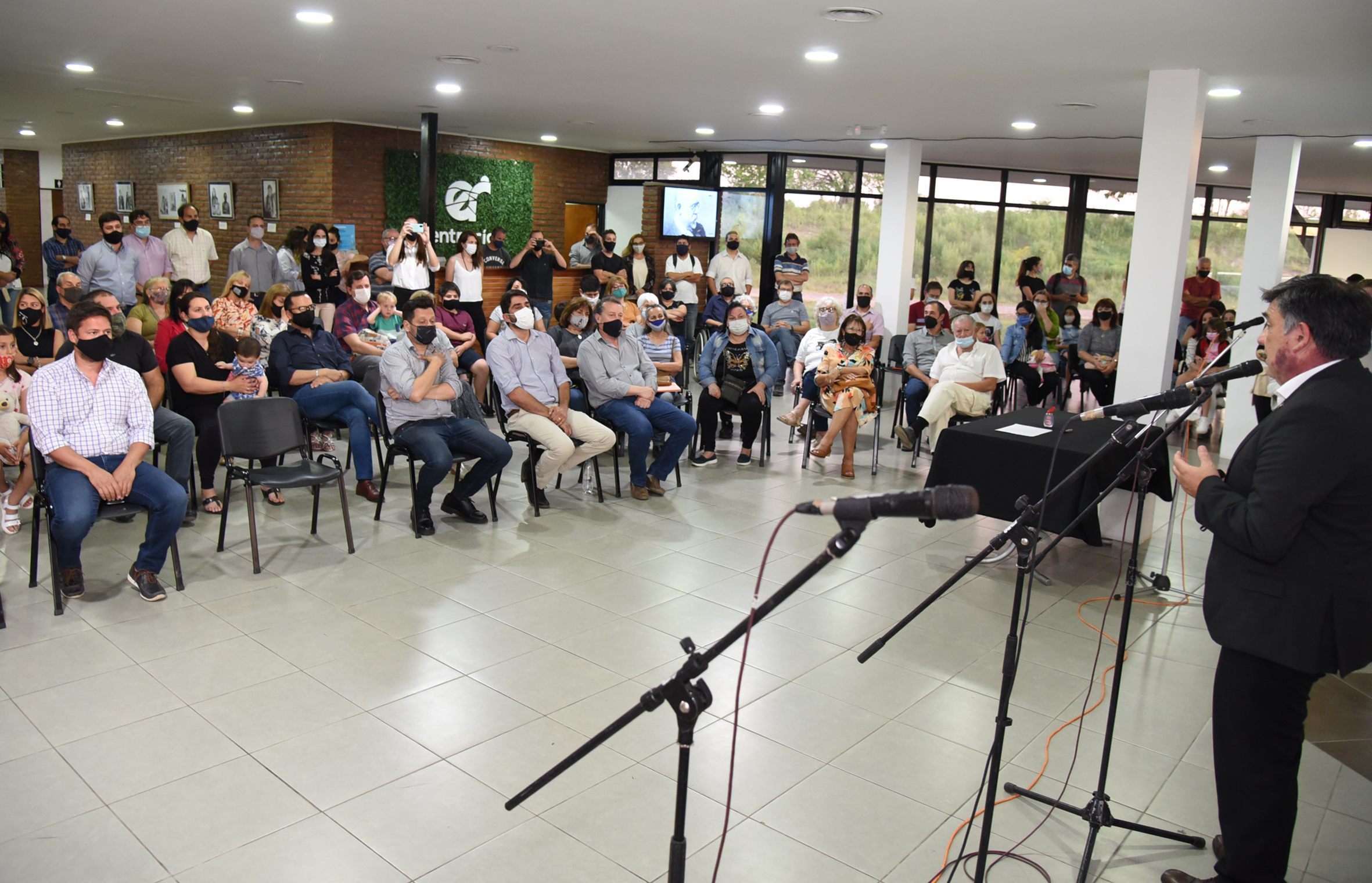 Fue inaugurada la muestra “Prisioneros de la Ciencia”