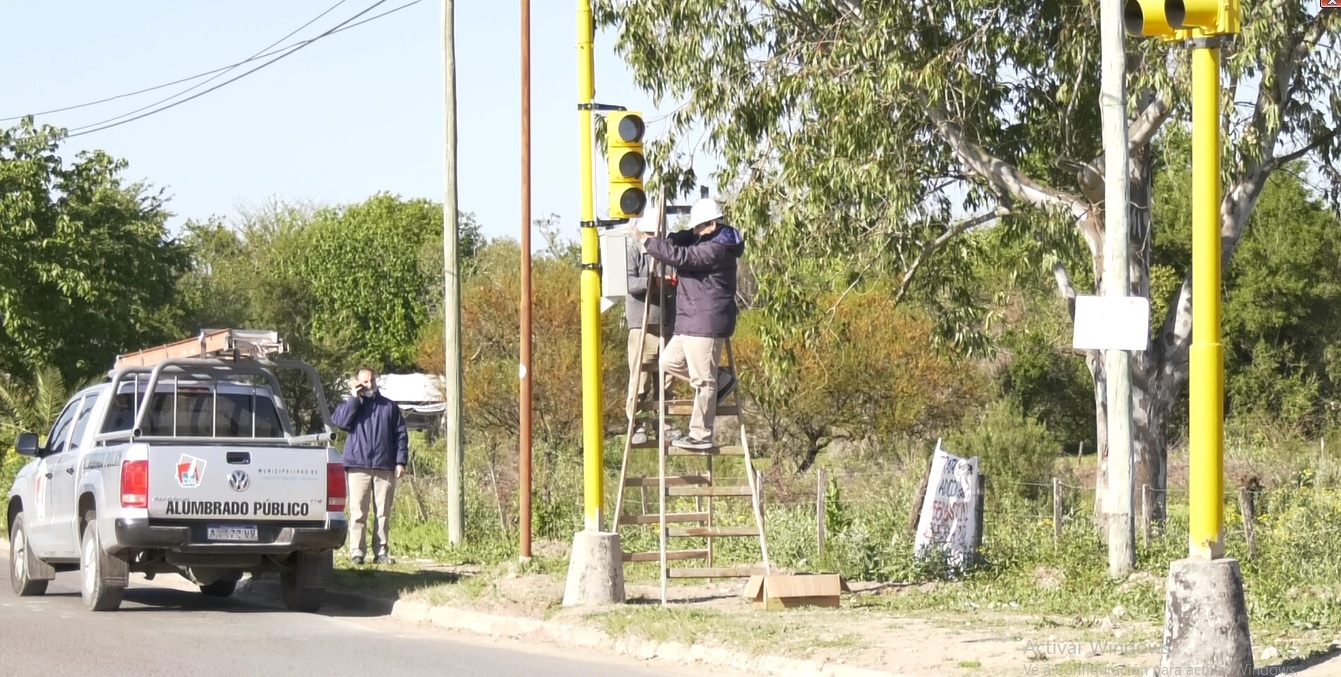 Comenzaron a funcionar semáforos en calles Sarmiento y El Despertar del Obrero