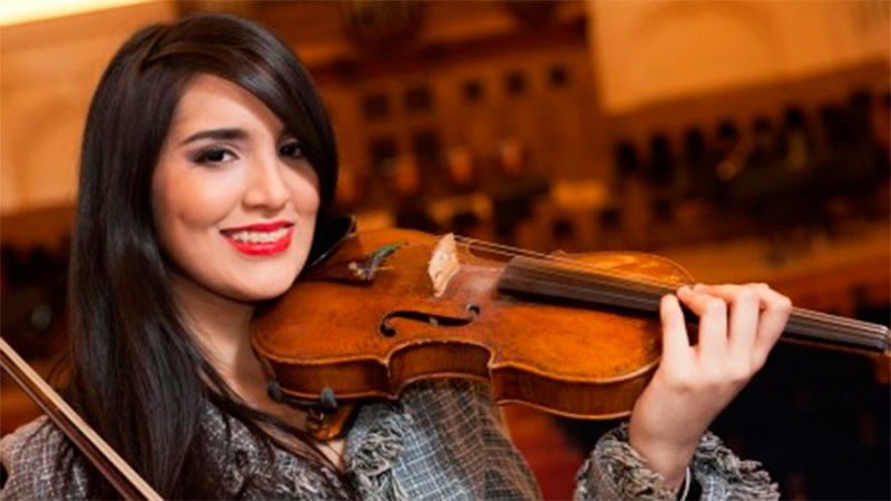 Este sábado llega la violinista internacional Aisha Syed Castro  junto a la Orquesta Sinfónica