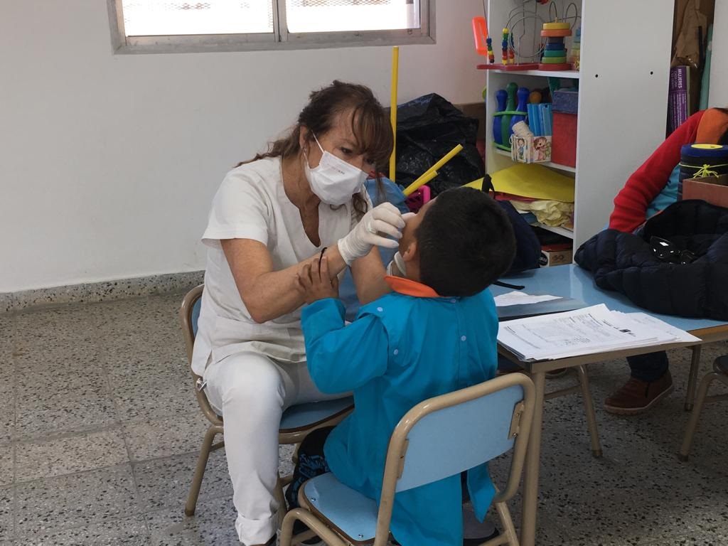 Trabajan en el cuidado de la salud bucal desde la infancia