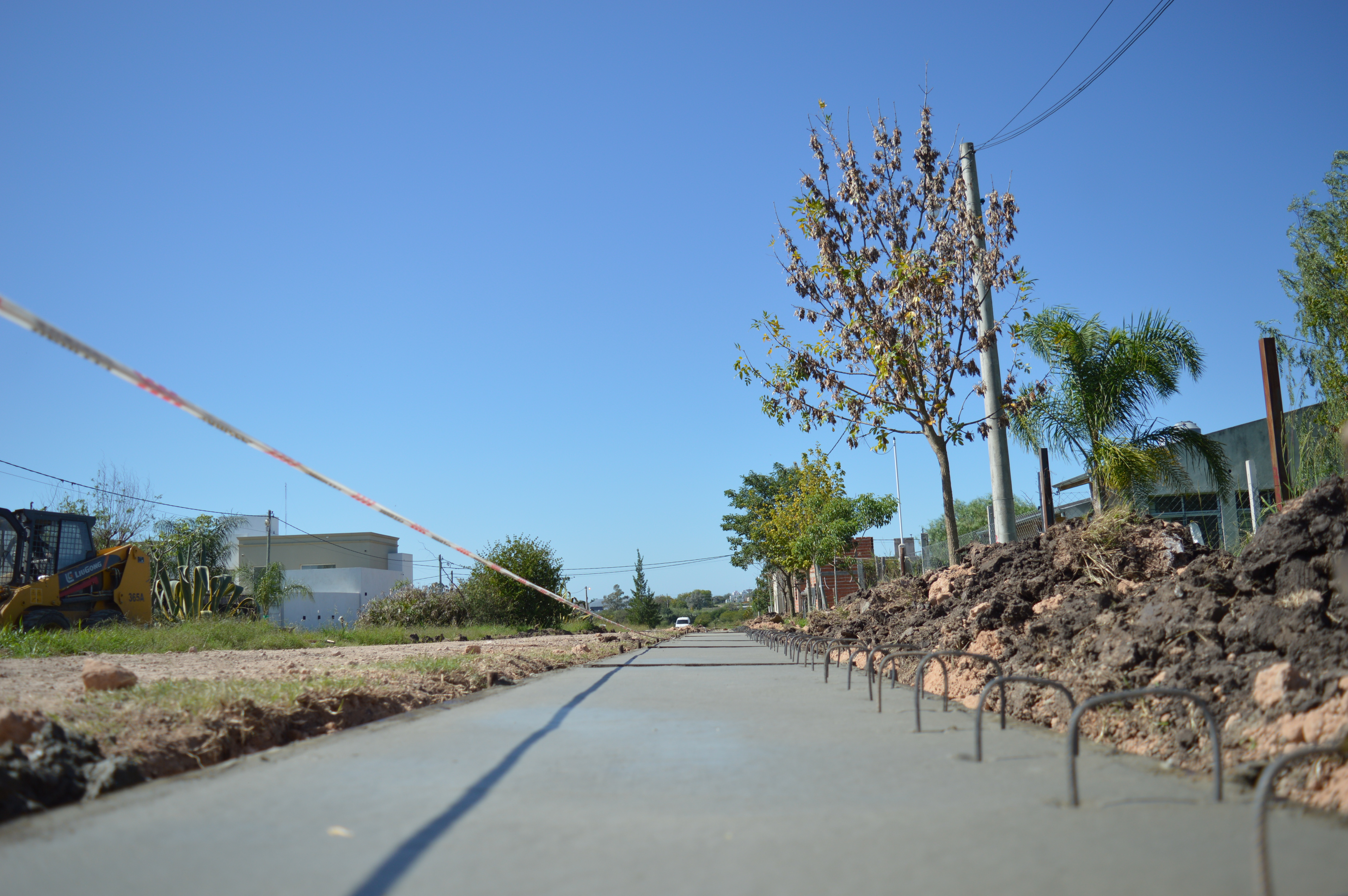  Más cordones cuneta y badenes para las 200 Viviendas