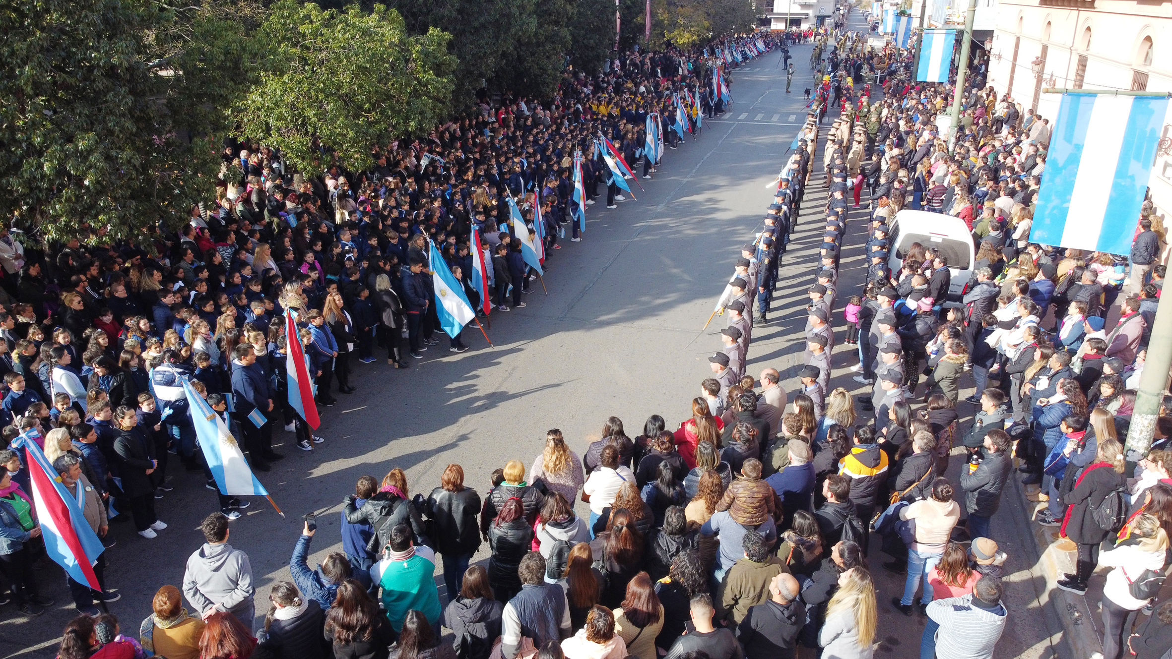 La comunidad celebró el Día de la Bandera y honró la memoria de Manuel Belgrano