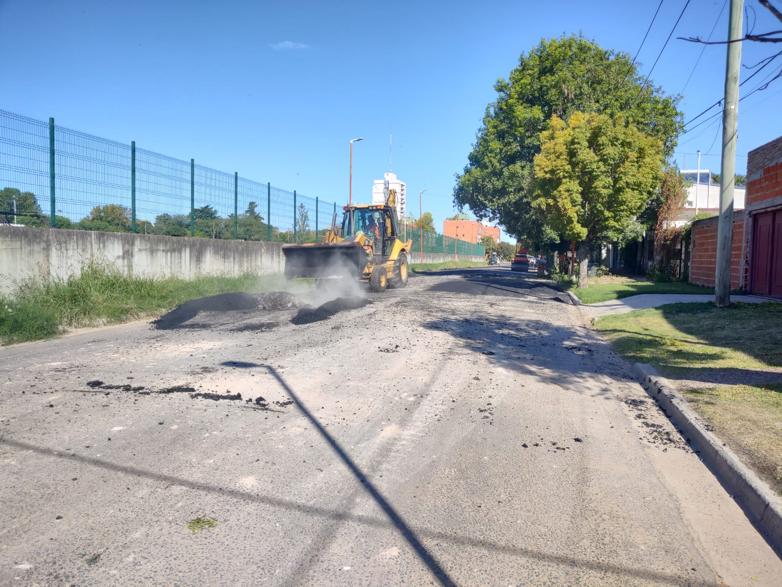 Comenzó el bacheo en avenida Larroque