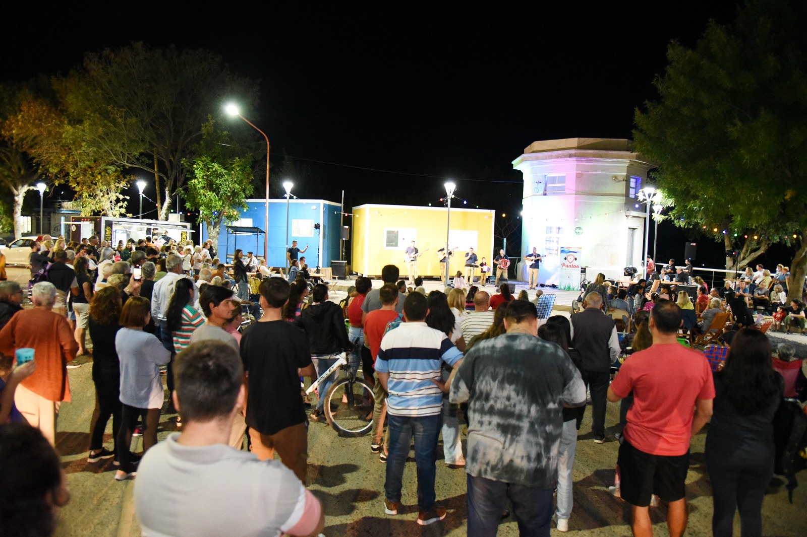 Con música, comida y cerveza artesal, se vivió el sábado en el Paseo de los Pescadores