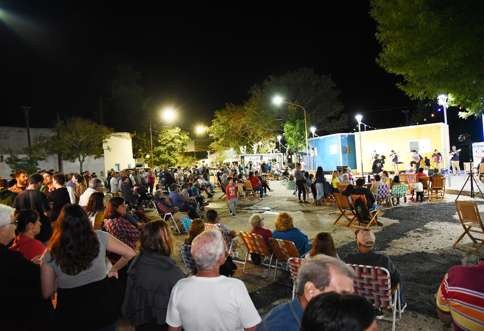 Con música, comida y cerveza artesal, se vivió el sábado en el Paseo de los Pescadores