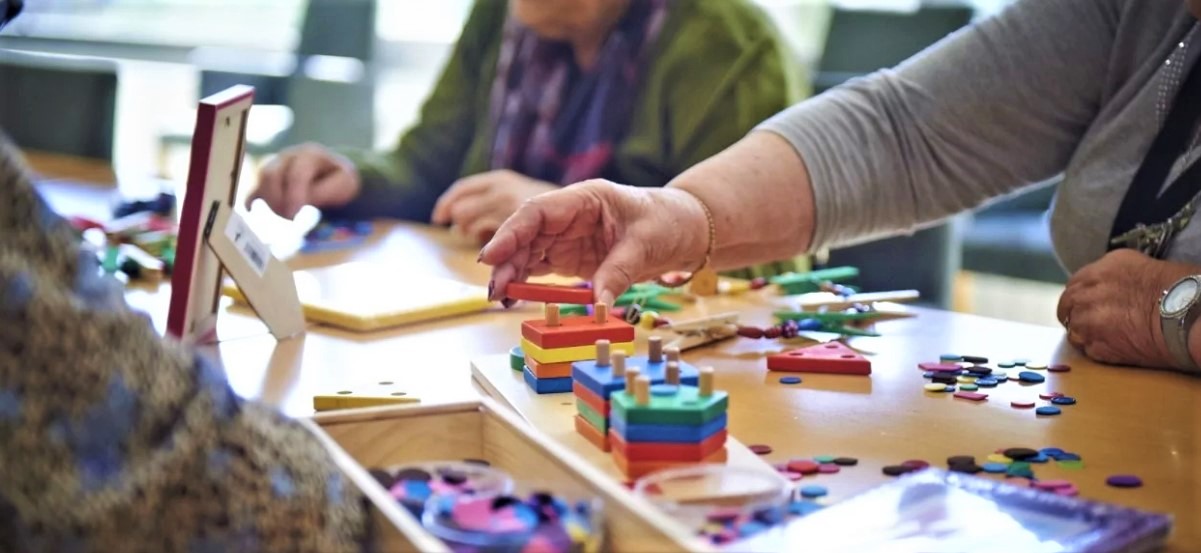 Estimulación cognitiva para adultos mayores en Club Sporting