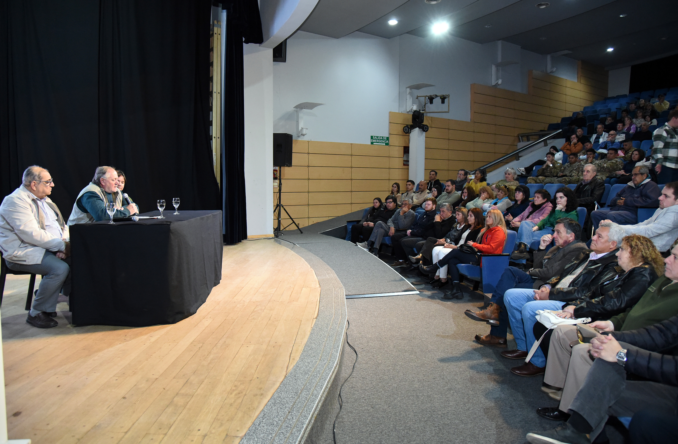 Veteranos de guerra de toda la provincia participaron de la presentación del libro "Vivencias en la Guerra de Malvinas"