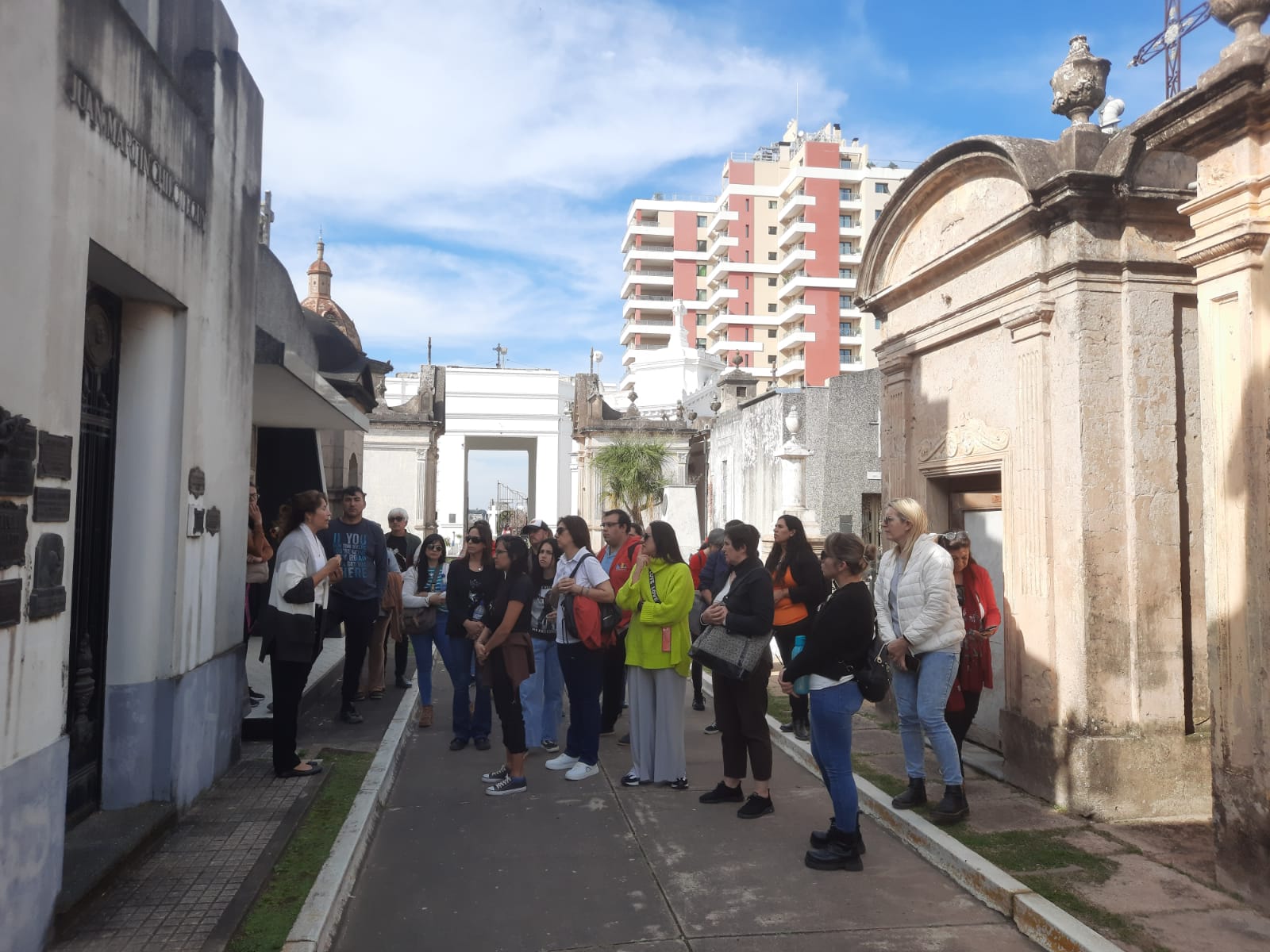 Profesionales del turismo local recorrieron las instalaciones del Cementerio