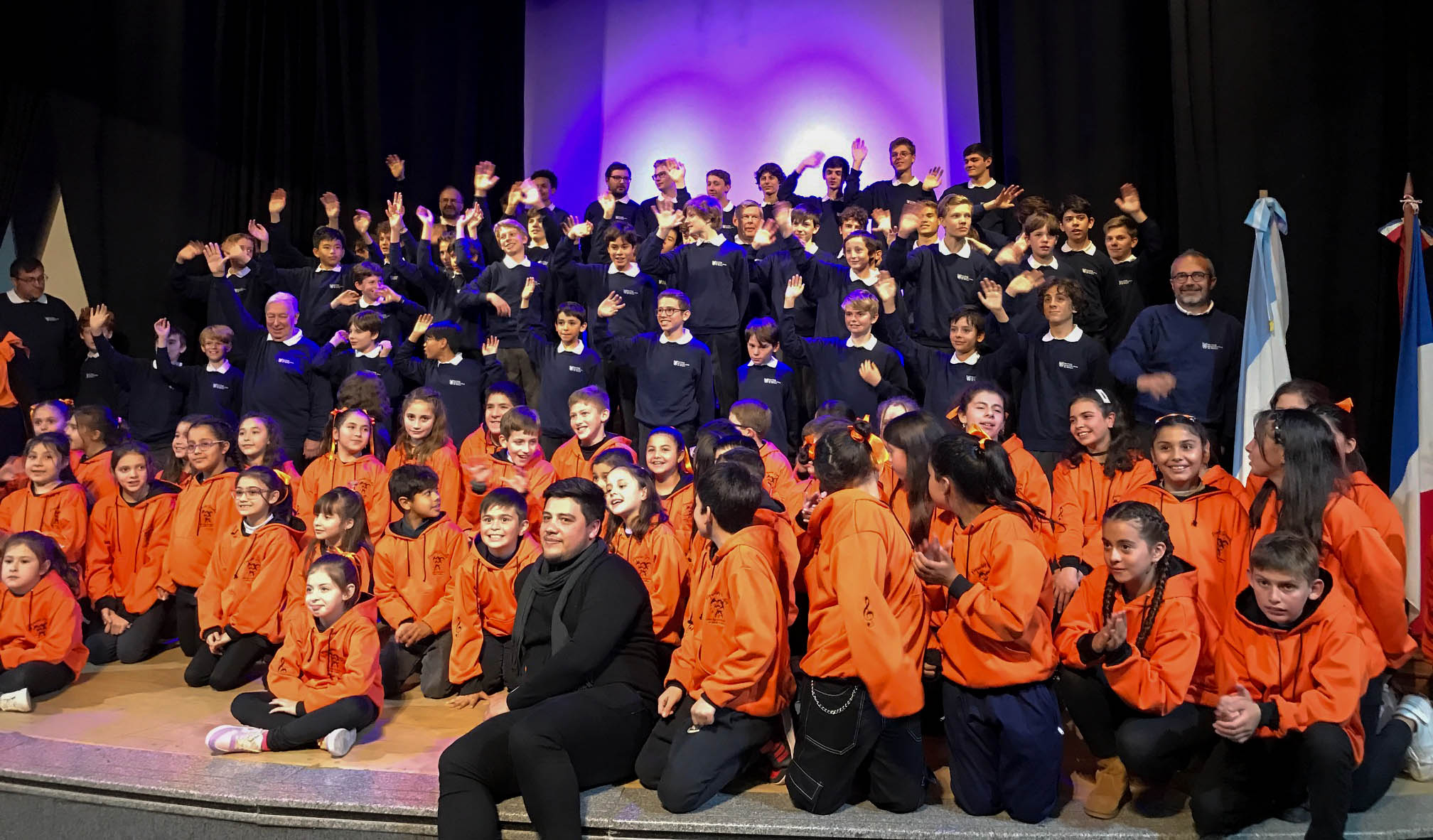 Se vivieron momentos de emoción ante la presencia del “Coro de Niños de Paris”