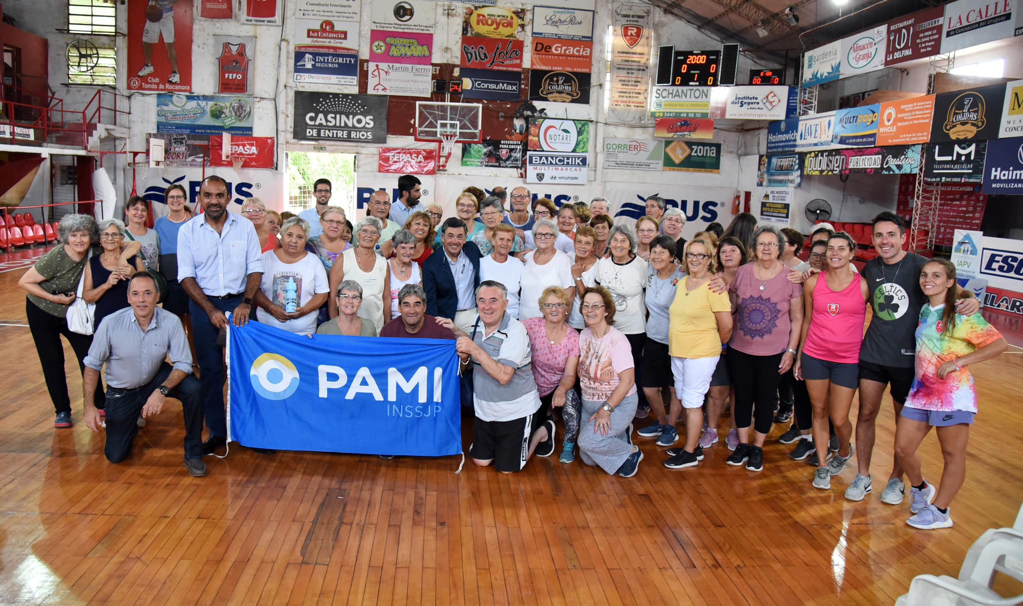  Adultos mayores disfrutan de la colonia recreativa de verano