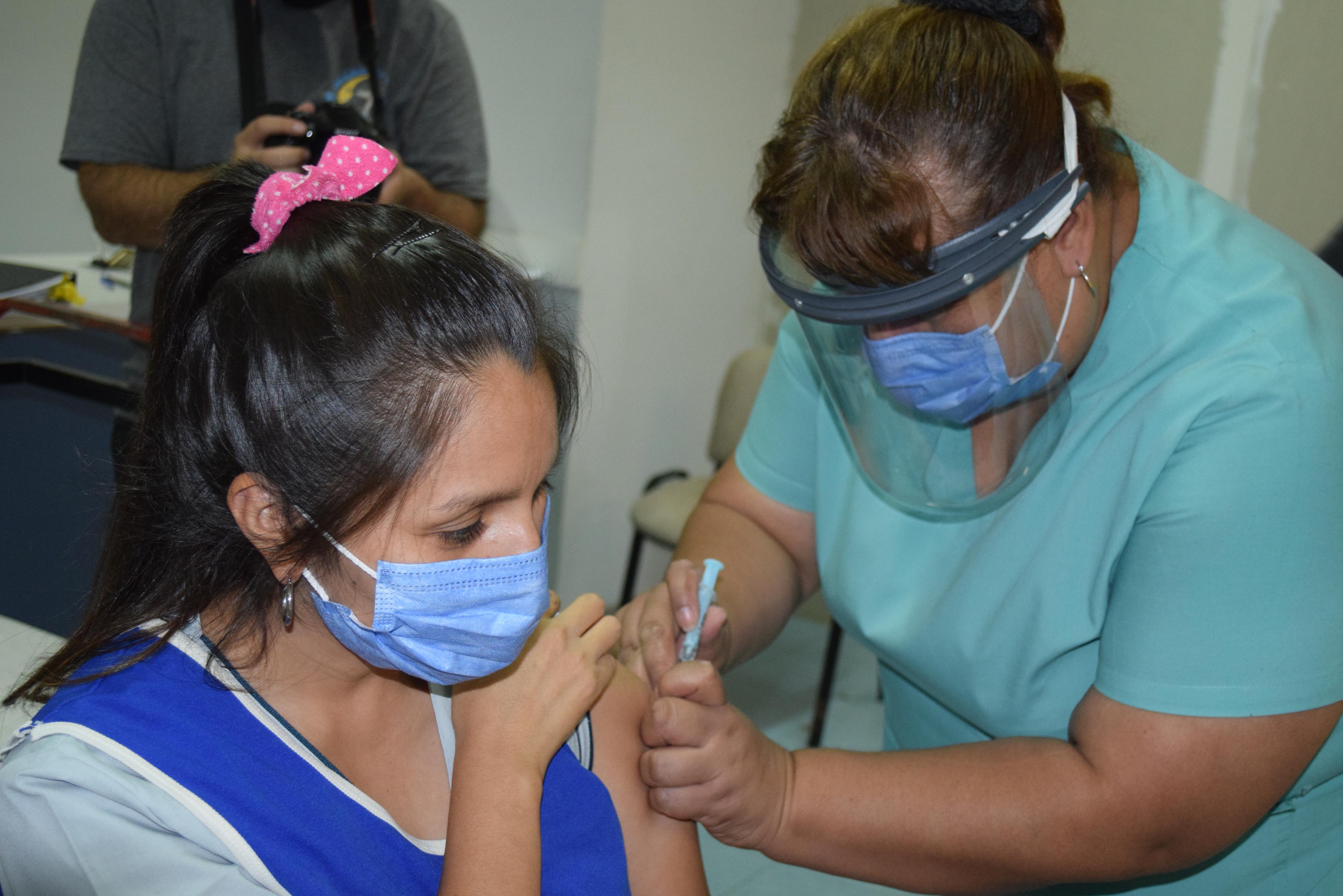 Aplican la vacuna bivalente contra el Covid en los Centros de Salud