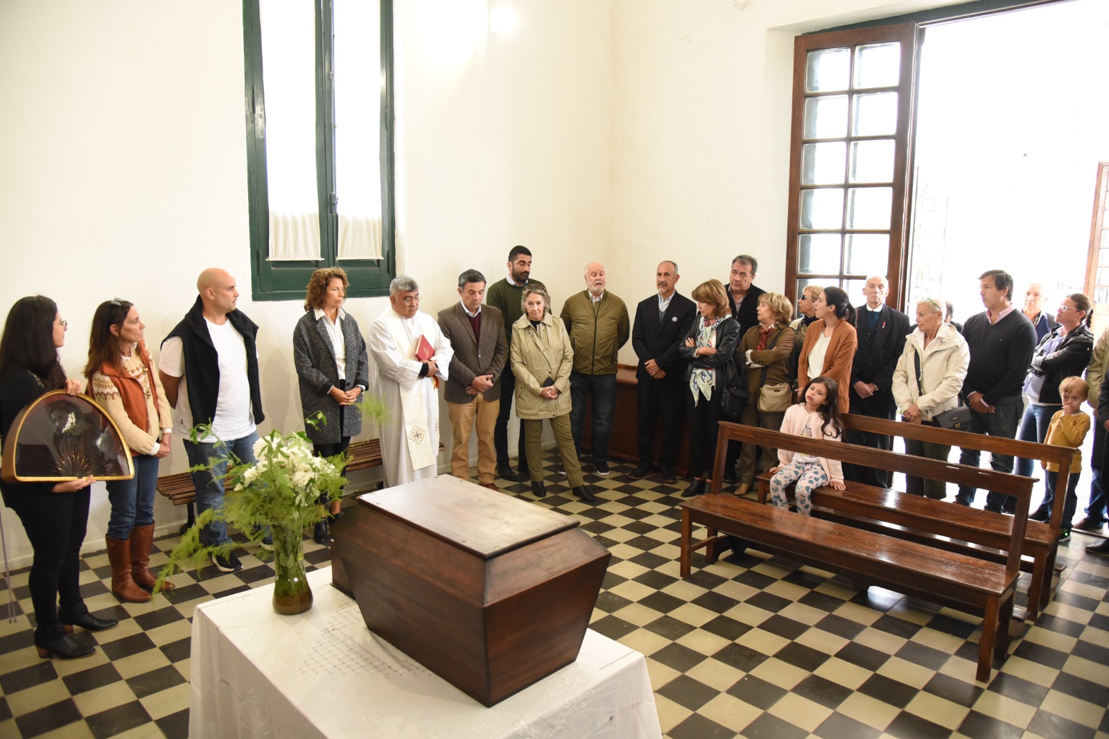 Los restos de Carmelo de Urquiza Costa descansan, finalmente, en el Cementerio local