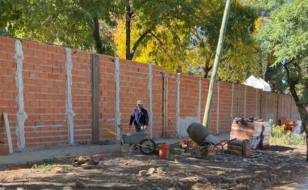 Importante avance en la construcción del muro posterior del Cementerio