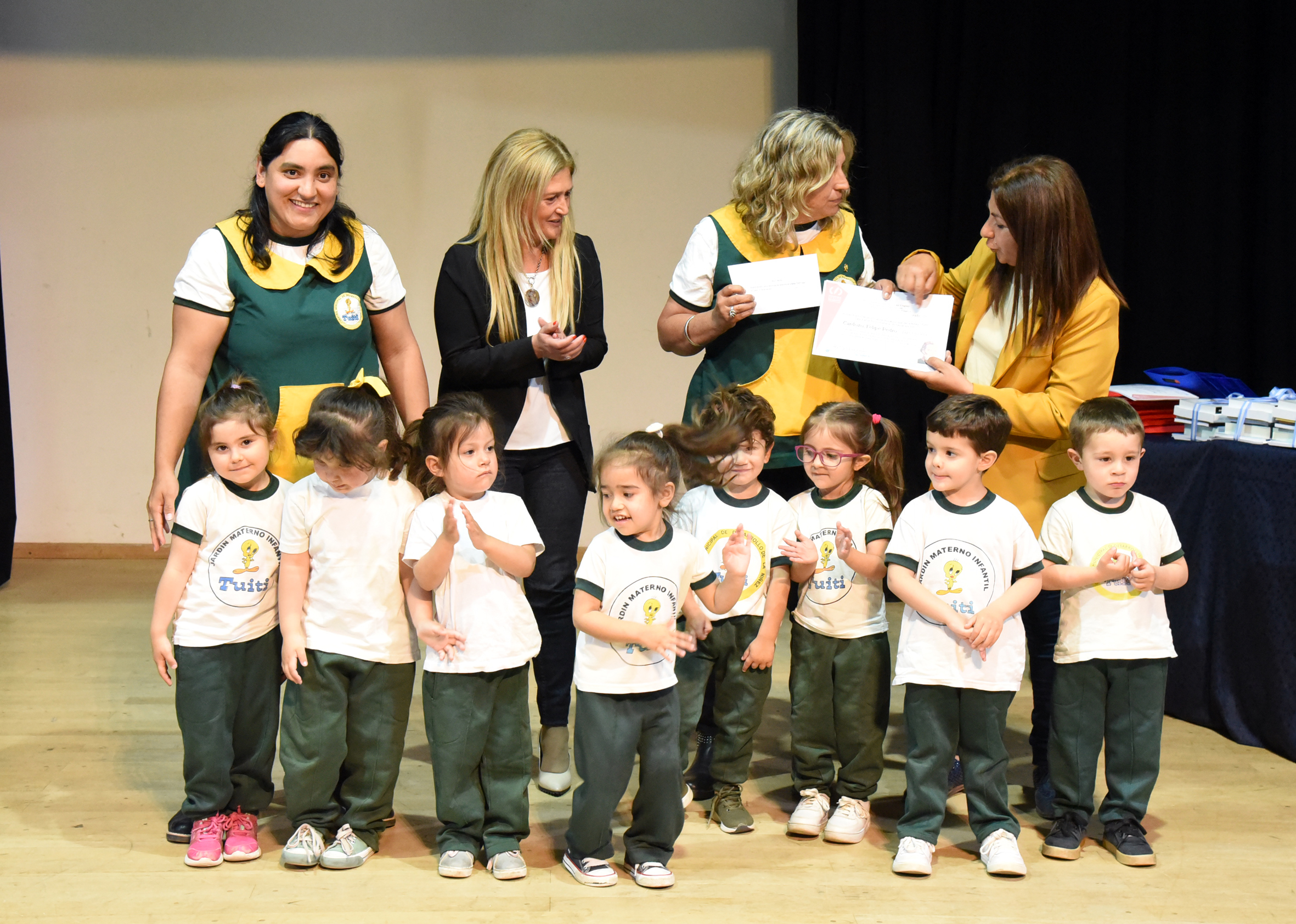 Estudiantes recibieron los premios correspondientes a las Olimpíadas del Conocimiento