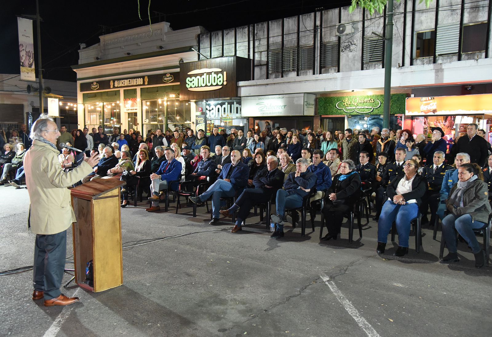 Con un emotivo acto, el pueblo uruguayense celebró el retorno a la democracia 