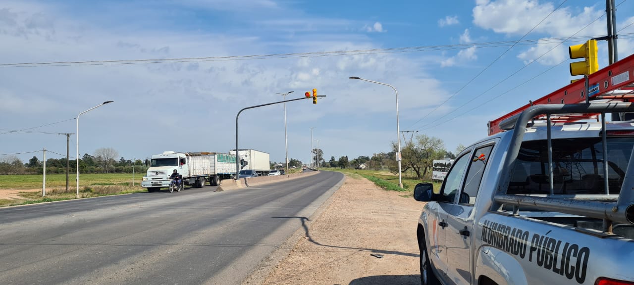 Se habilitó un nuevo semáforo en 17 de Octubre y Acceso a la ciudad