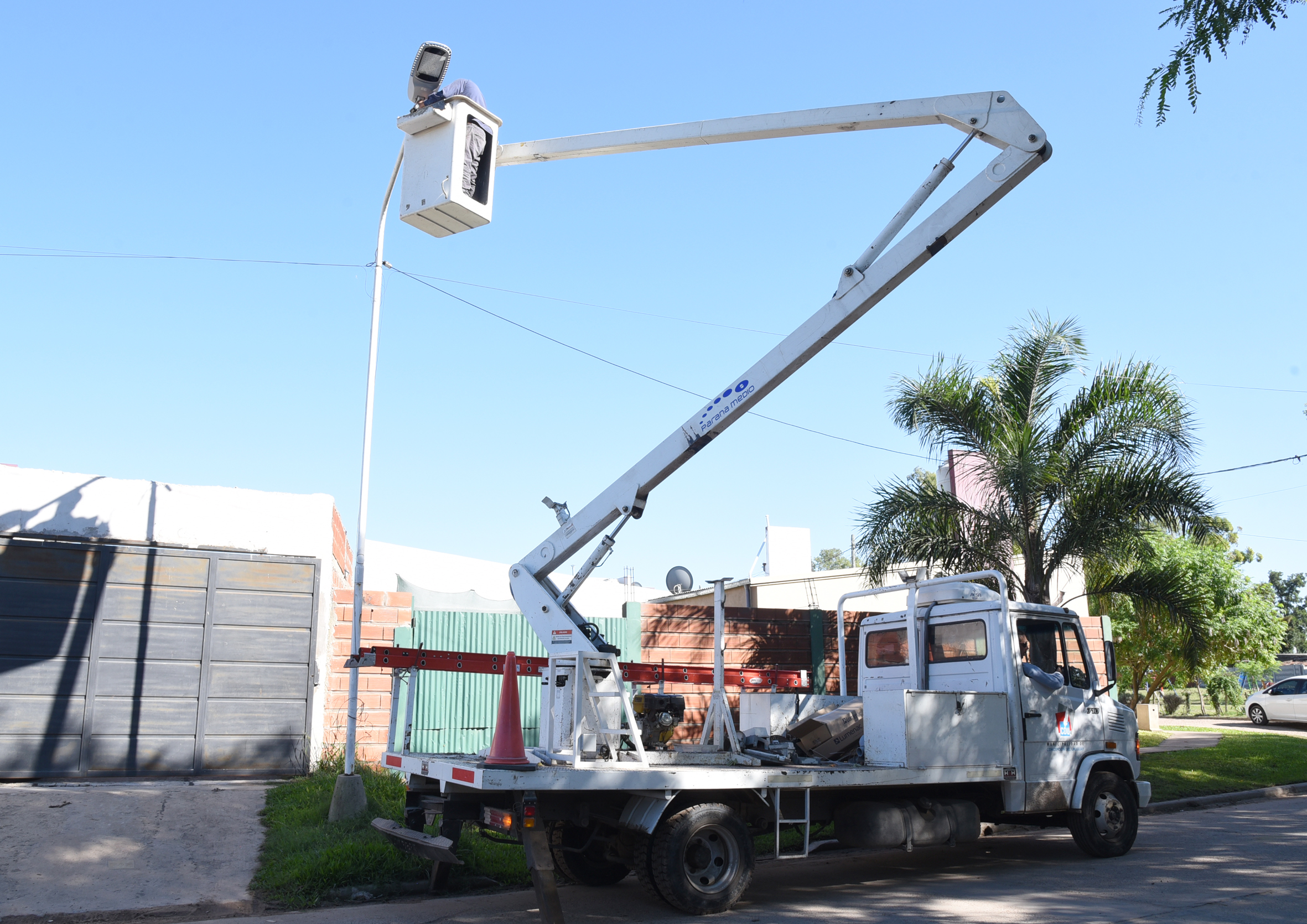 Colocan nueva iluminación en barrios de Concepción del Uruguay