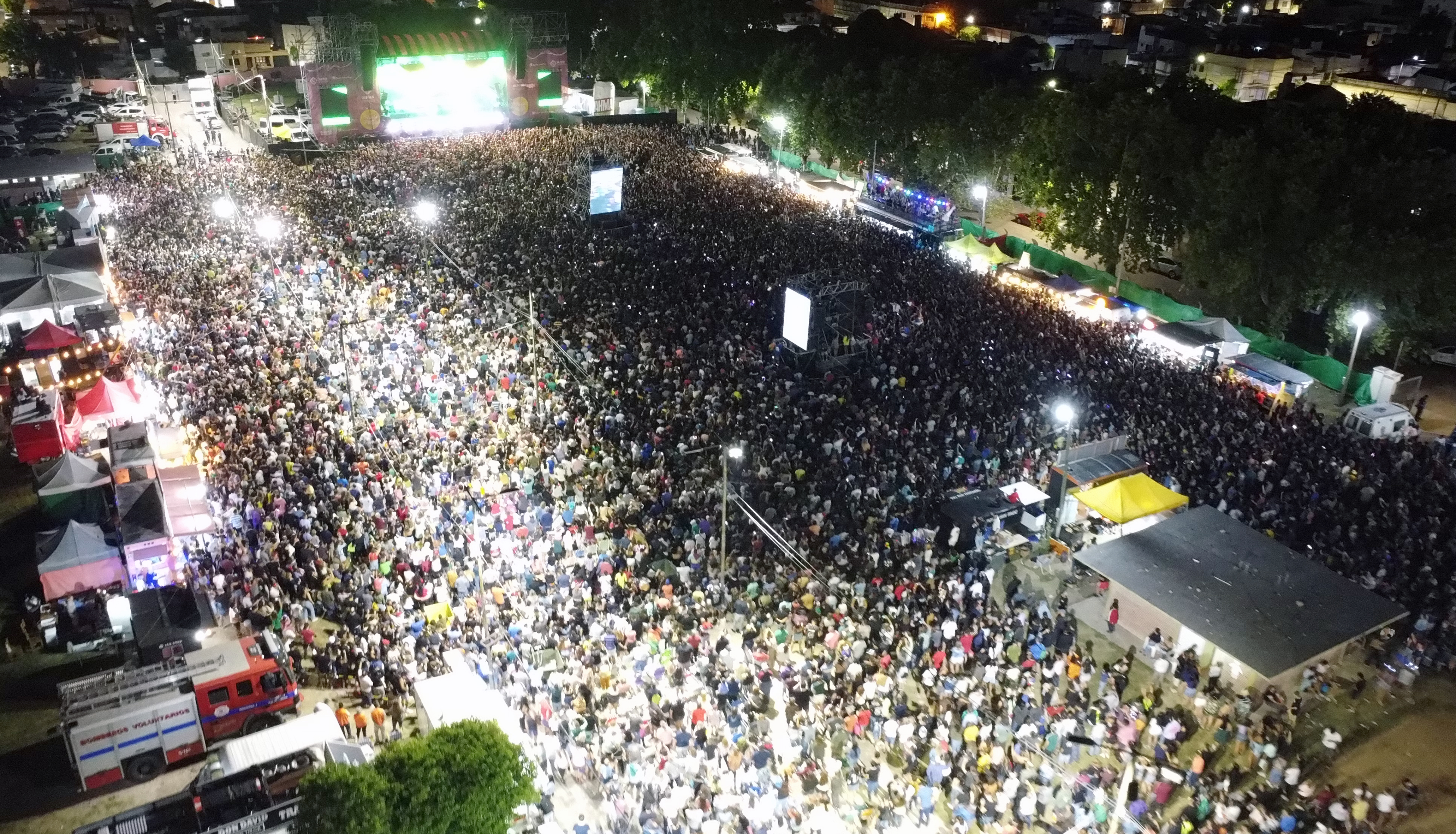 Ke Personajes cerró la Fiesta de la Playa