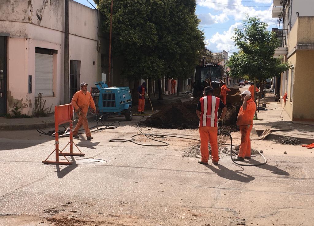 Se realiza el cambio de caños en Congreso de Tucumán