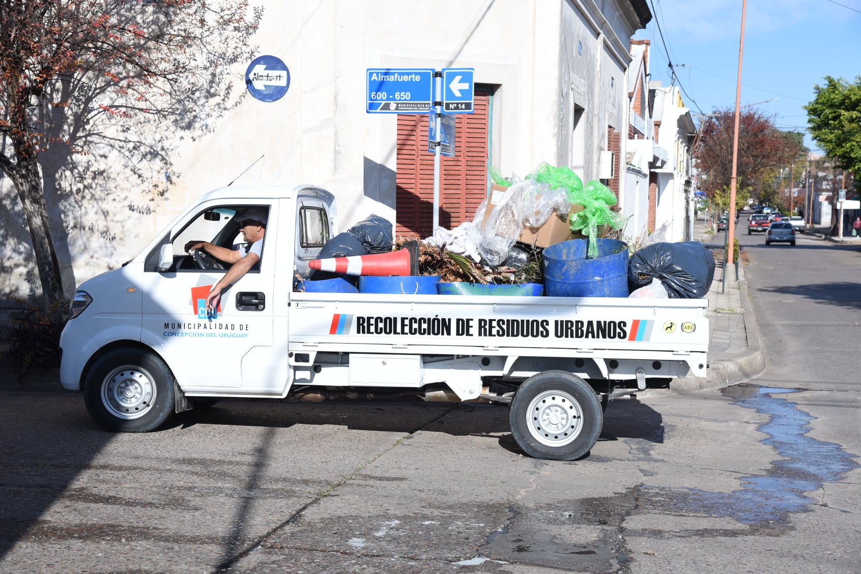 La Municipalidad suma vehículos y equipos para servicios públicos